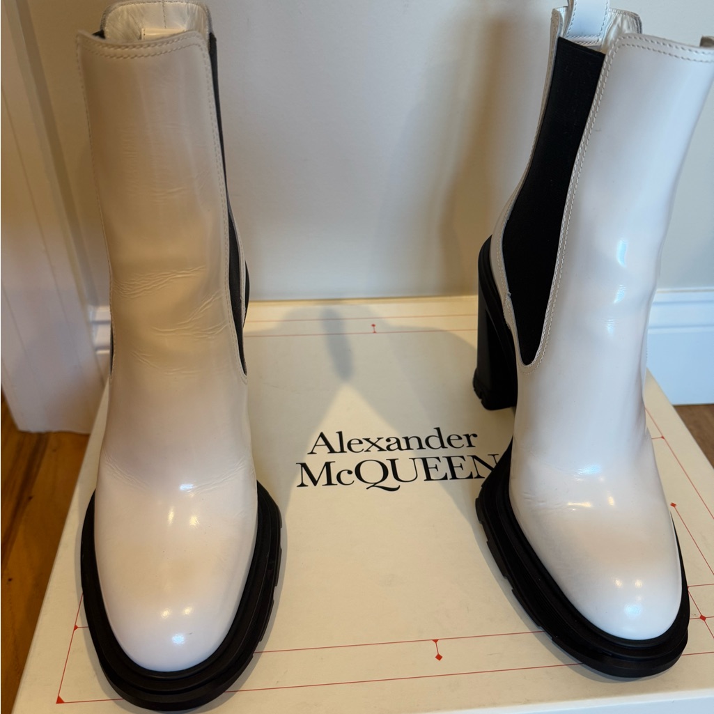 Alexander Mcqueen White And Black Heeled Boots
